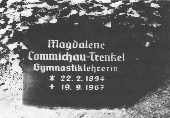 Der Grabstein von Magalene Trenkel soll sich auf einem Bernburger Friedhof befunden haben. (Die Aufnahme stammt von Dr. Heinrich Trenkel und wurde zur Verfügung gestellt von Michael Alexander Commichau)