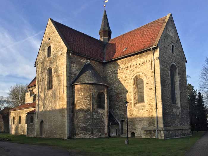 Die Süpplingenburg, Stammburg Lothars III. Nach seiner Königserhebung gründete Lothar II I. um 1130 auf der Burg ein Kollegiatstift, dessen Stiftskirche St. Johannis heute der letzte sichtbare Rest der Burganlage ist.
